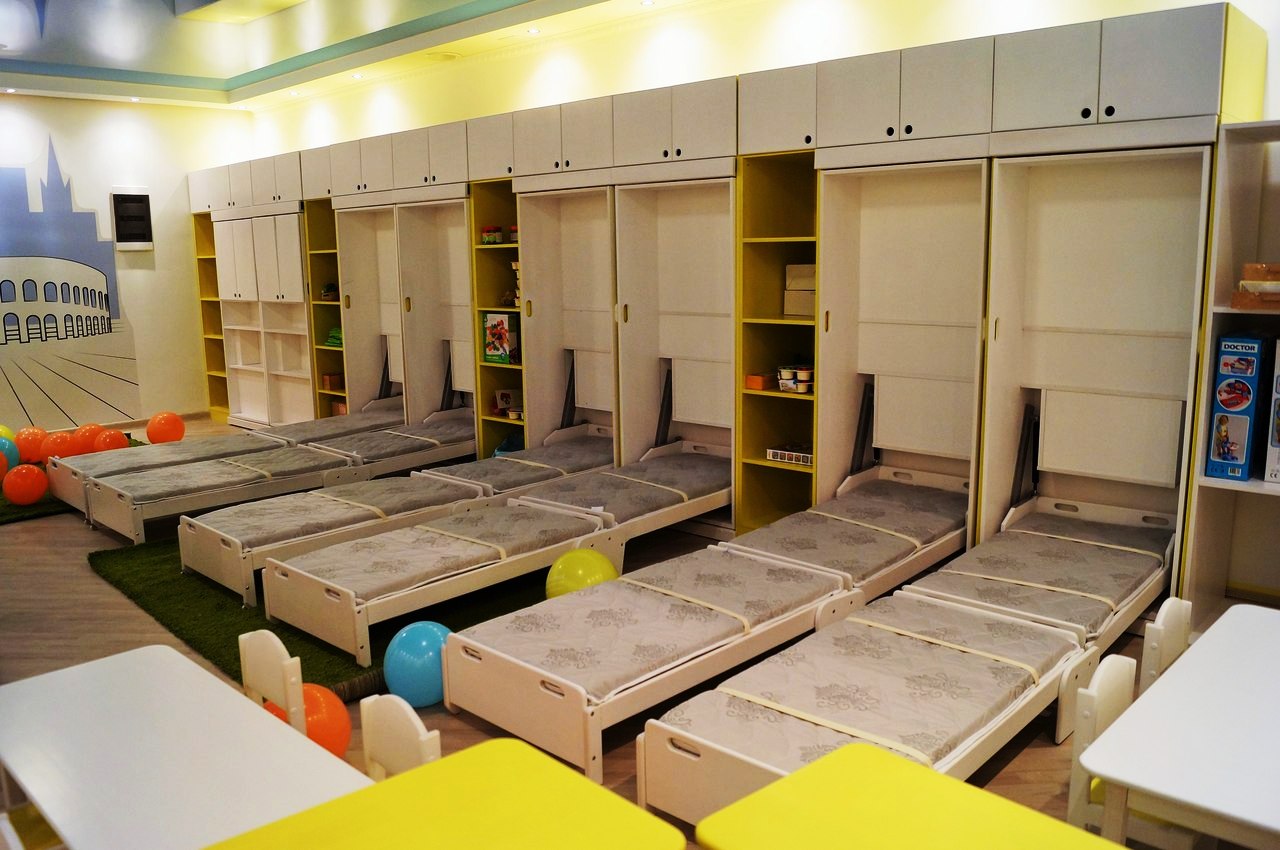 кровати совмещённые с игровыми стеллажами шкафами для детского сада на заказ