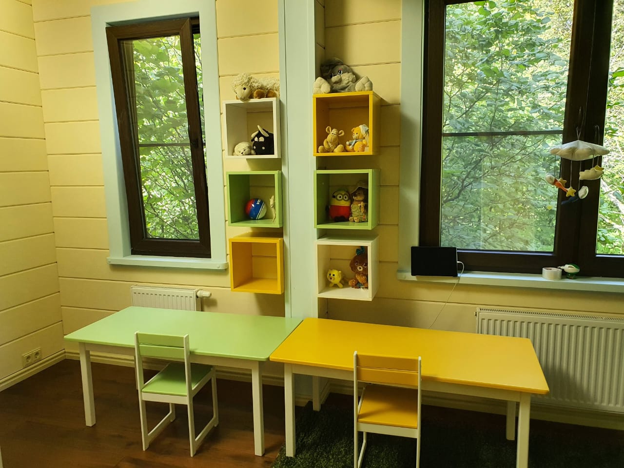 растущие столики и стульчики из дерева для детей
