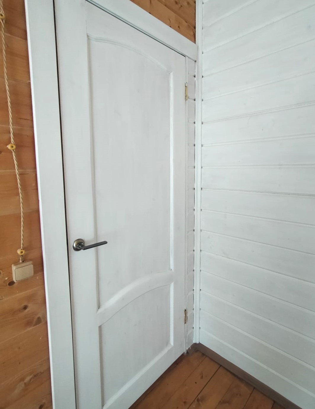 деревянная дверь после реставрации