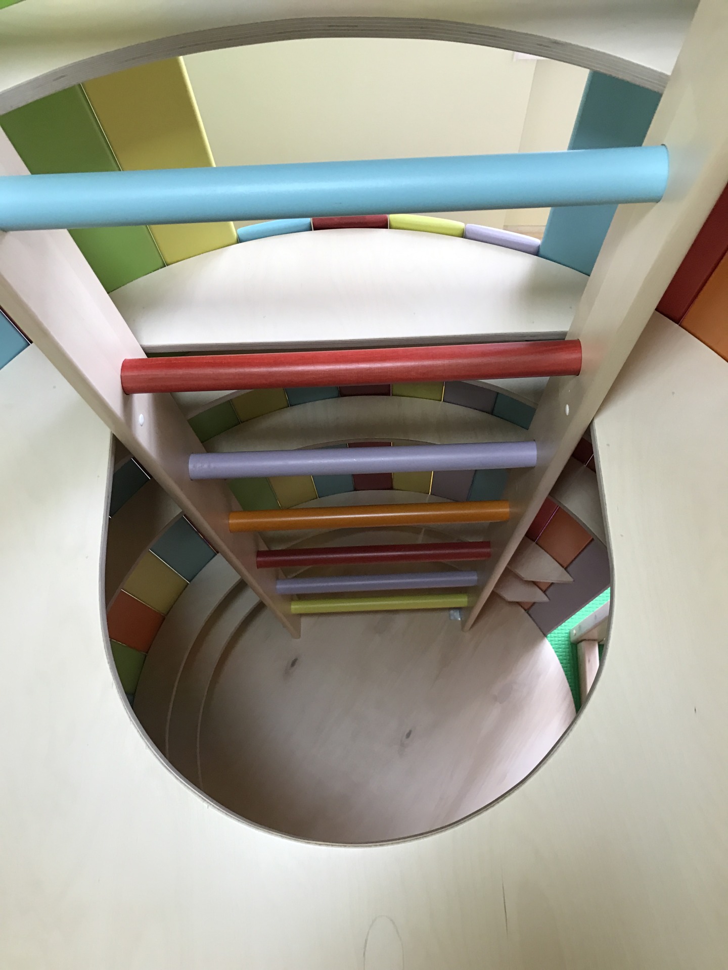 Бочка вертикальная детская комната 